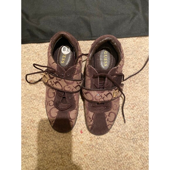 Authentic Guess Sneakers 8.5 Women’s Brown Monogram NWOB  canvas gold accents - Picture 11 of 12
